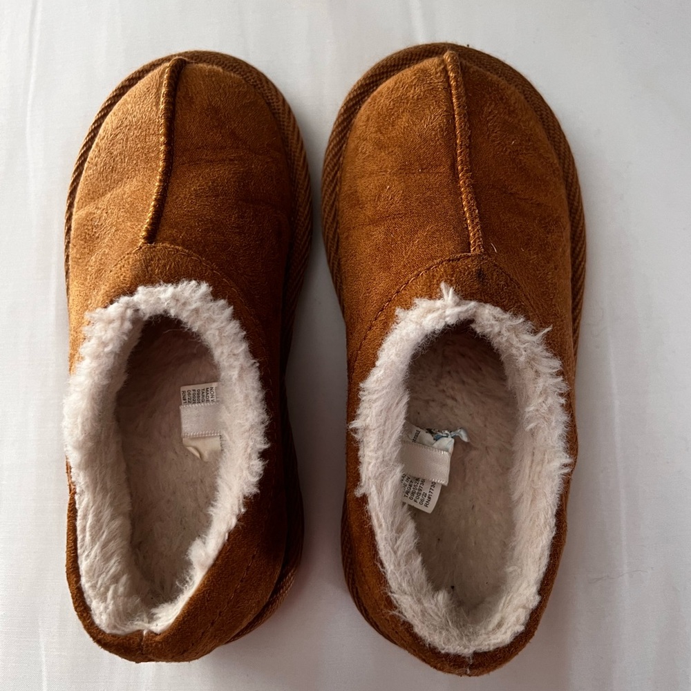 Just like Mommy! Size 10 soft and cozy Toddler Slippers